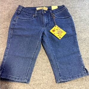 Hybrid & company Indigo Cropped Denim Bermuda Shorts